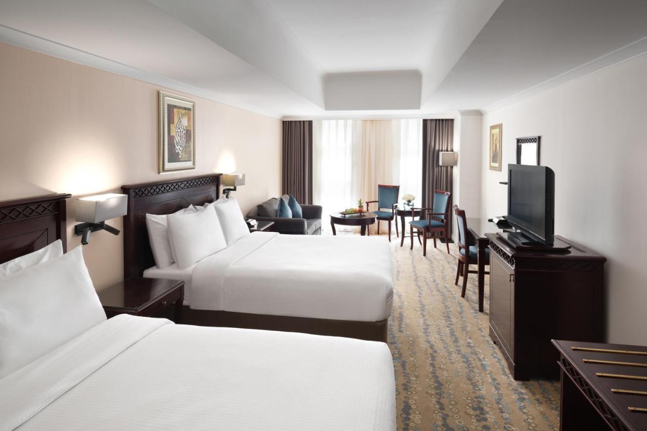 Anwar Al Madinah Moevenpick Hotel Medina Ngoại thất bức ảnh A room at the hotel