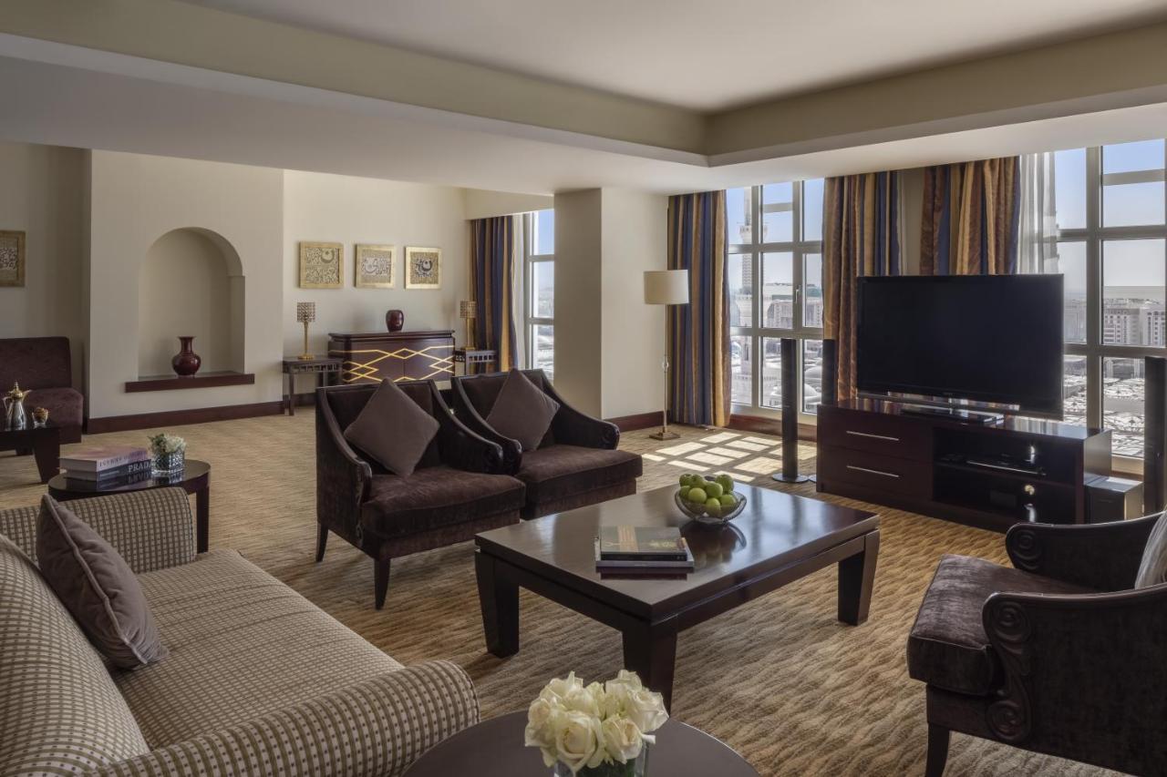 Anwar Al Madinah Moevenpick Hotel Medina Ngoại thất bức ảnh A suite at the hotel