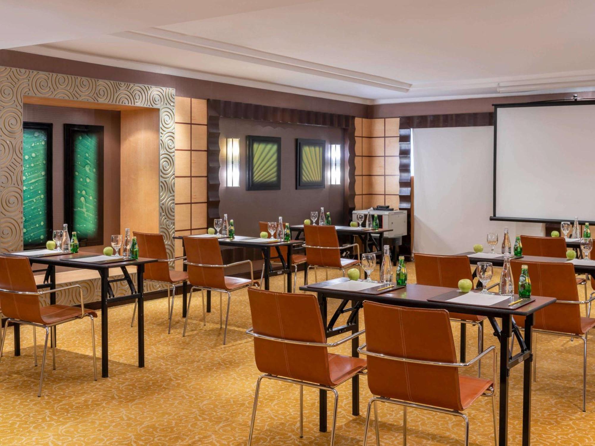 Anwar Al Madinah Moevenpick Hotel Medina Ngoại thất bức ảnh The meeting room