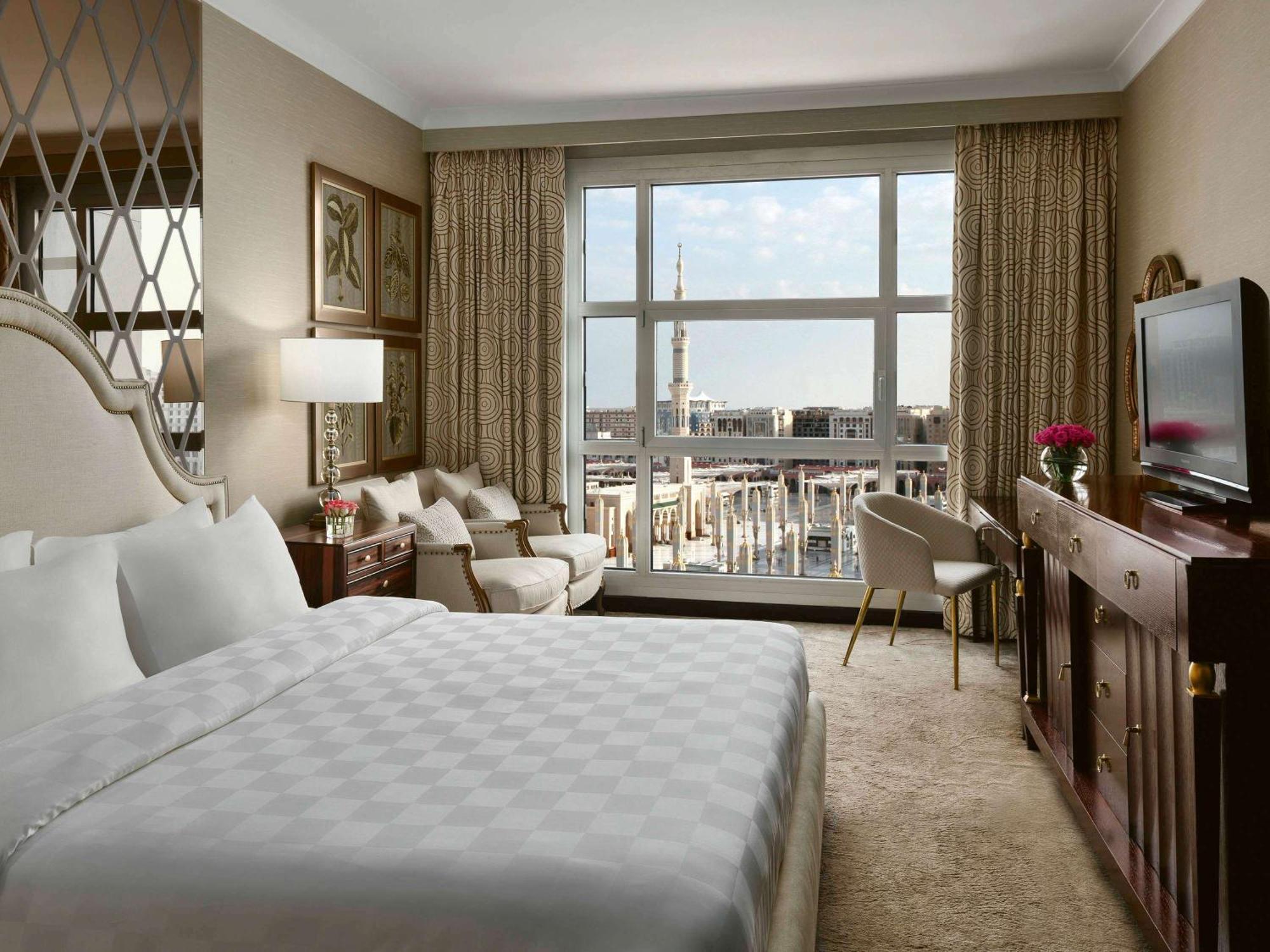 Anwar Al Madinah Moevenpick Hotel Medina Ngoại thất bức ảnh A room at the Ritz-Carlton, Paris