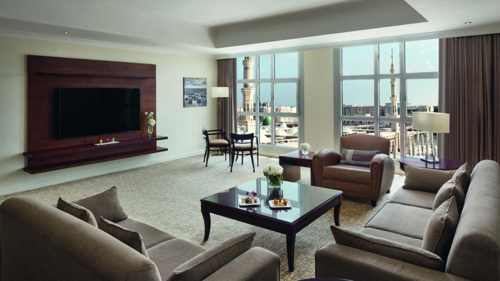 Anwar Al Madinah Moevenpick Hotel Medina Ngoại thất bức ảnh A living room in a suite at the Ritz-Carlton, DIFC